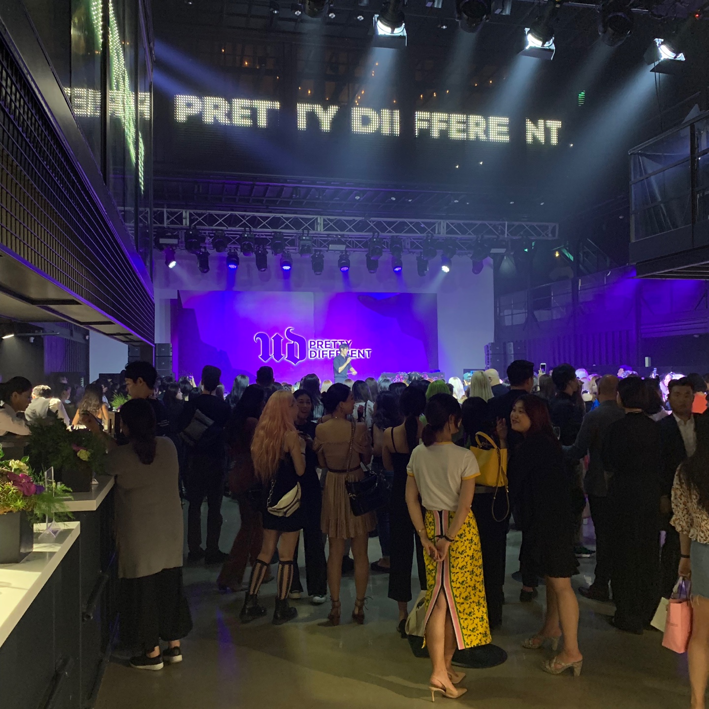 URBANDECAY Stay NAKED Global Party