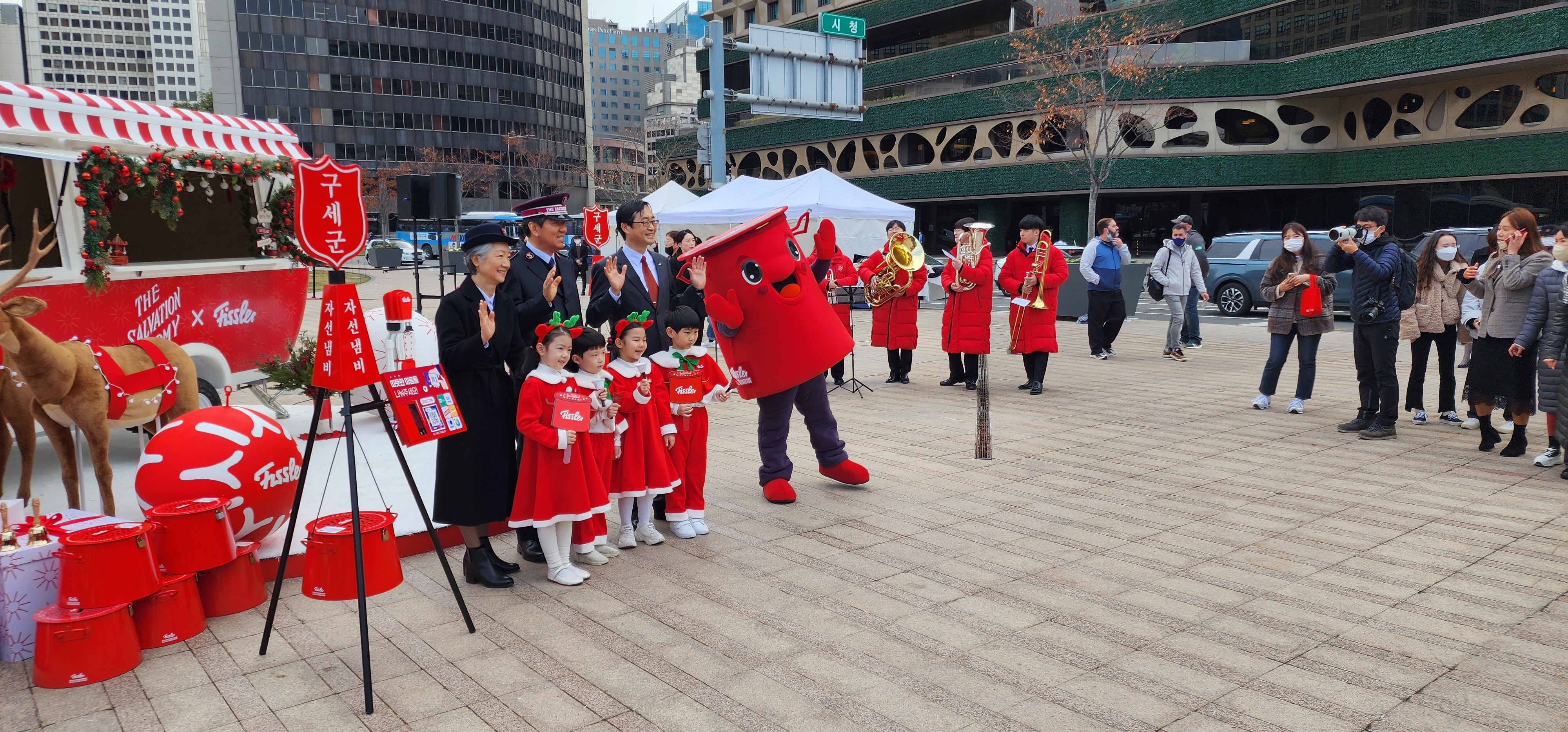 휘슬러 X 구세군 나눔카페 기증식